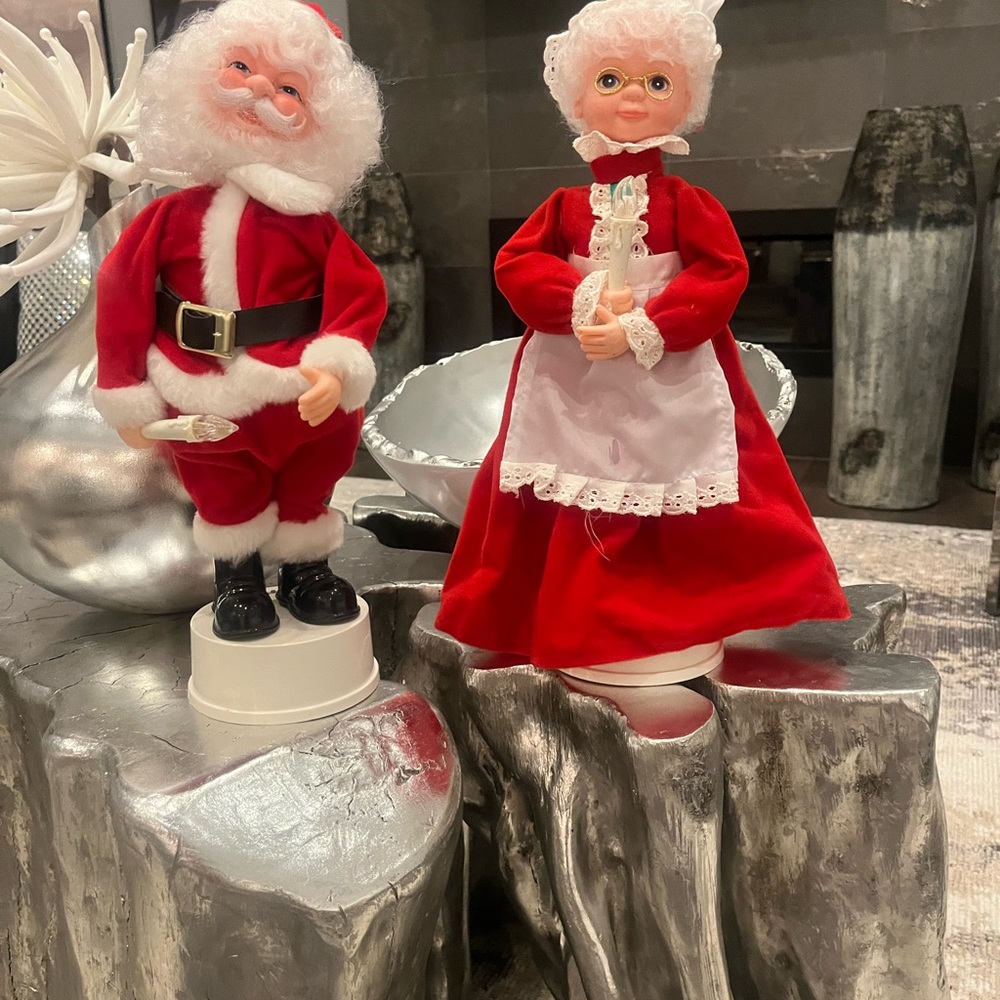 Telco  vintage 16 inches high moving Santa Claus and Mrs Santa Clause 1990s pair